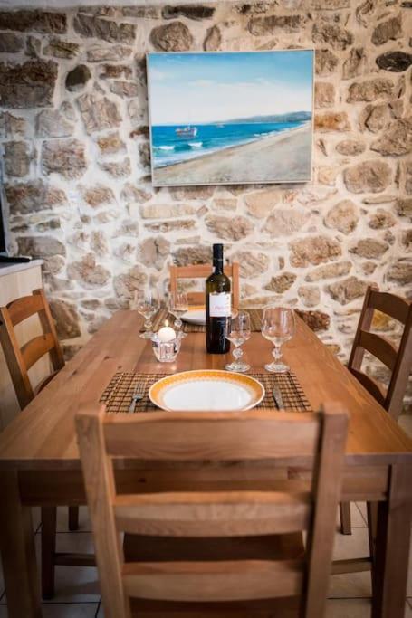 Το Πέτρινο Apartment Aitoliko Luaran gambar