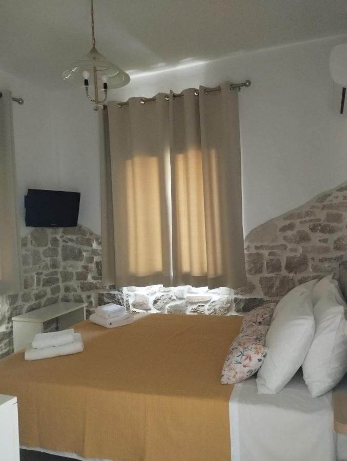 Το Πέτρινο Apartment Aitoliko Luaran gambar